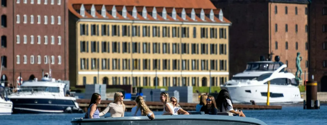 Copenhagen hop-on hop-off bus and guided harbour cruise
