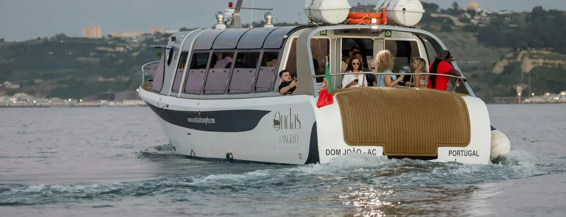 Birthday private sunset cruise on Tagus River