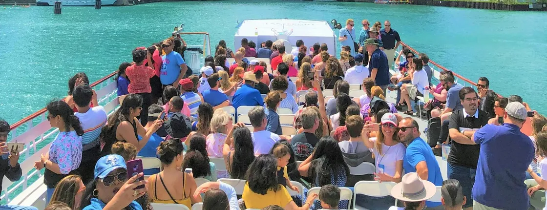 90-min architecture boat tour on the Chicago river