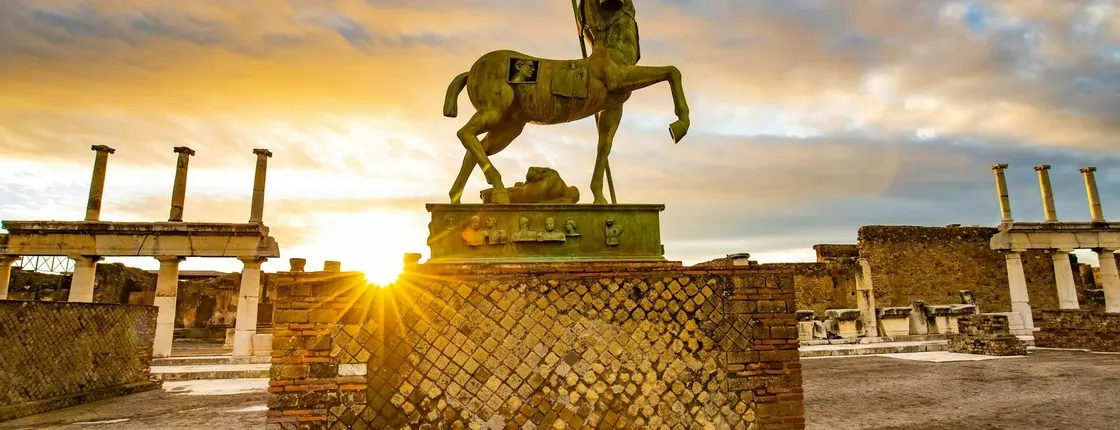 From Rome: Pompeii and Mt. Vesuvius Volcano day trip with authentic Neapolitan pizza lunch