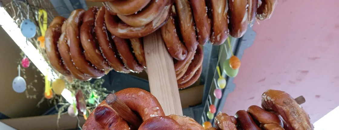 Nuremberg food tour with full meal and drinks