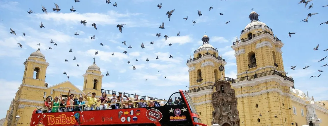 Lima 360° panoramic bus tour with San Francisco catacombs