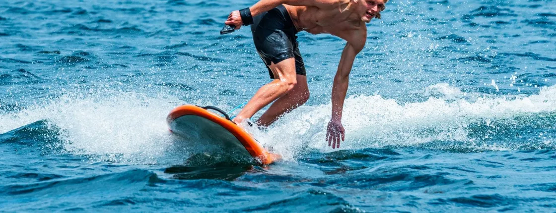 Electric surf jetboarding experience on Lake Biscarrosse