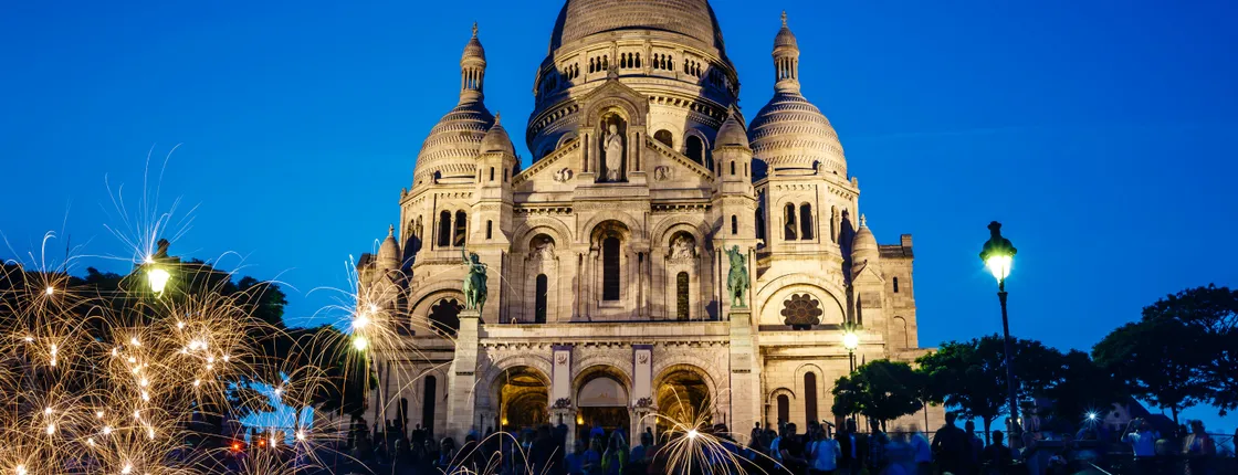 Guided tour of Montmartre with dinner and traditional cabaret