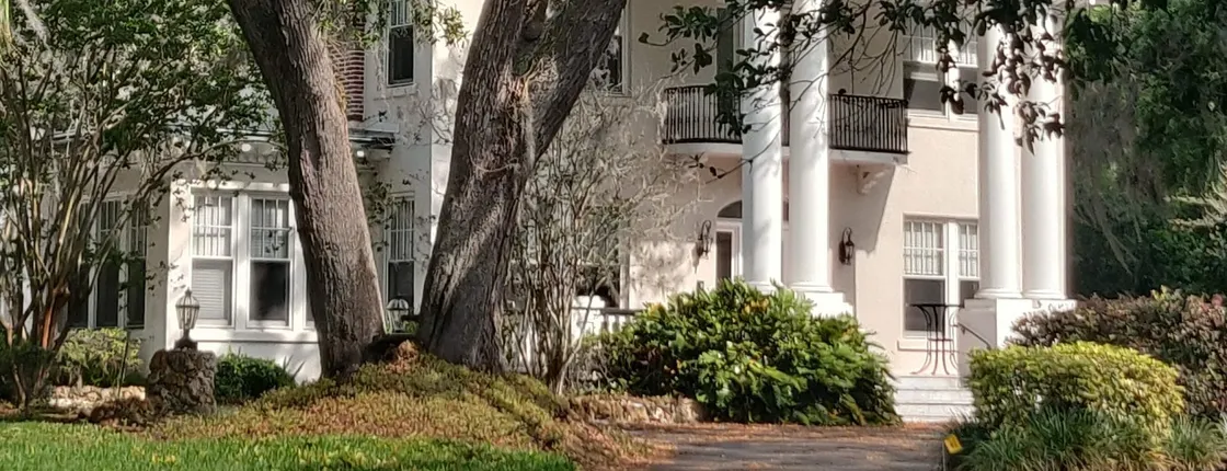 Safety Harbor ghost and history tour with hunting equipment