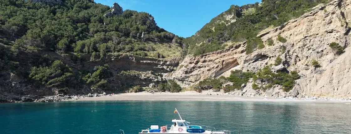 Morning boat tour in Alcudia Bay with tapas and snorkelling