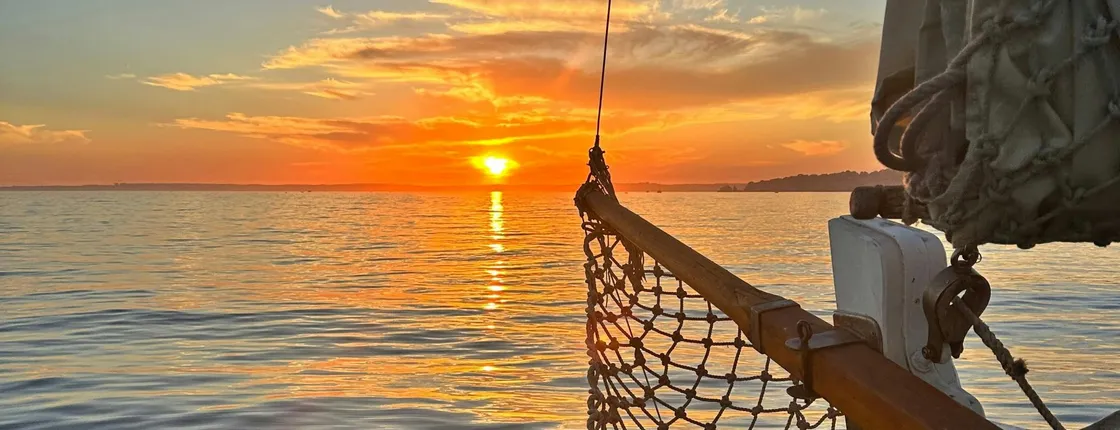 Sunset sailing with tapas and wine aboard the Gageiro