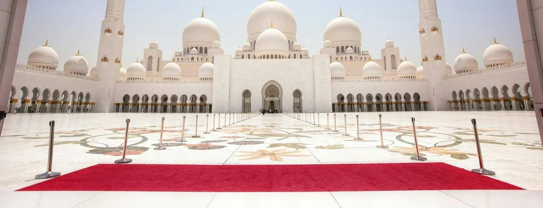 Abu Dhabi tour including Louvre Abu Dhabi and pick-up