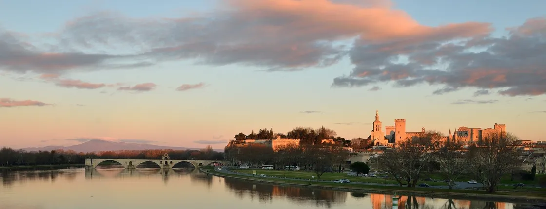 Full-Day Avignon and Luberon Guided Tour