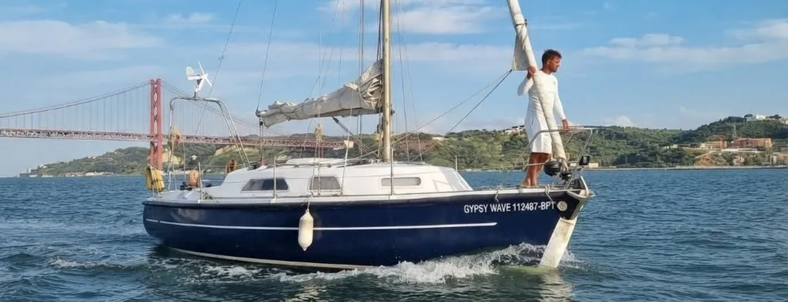 Morning private yacht tour in Lisbon