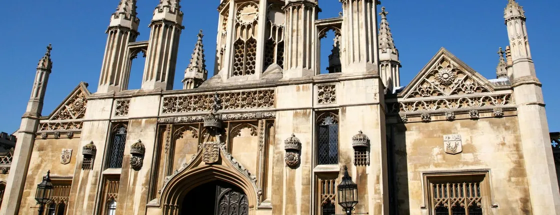 Cambridge walking tour and punting experience
