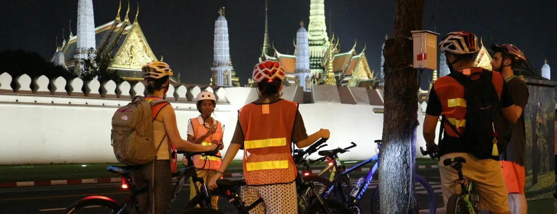 Bangkok by night bike ride and dinner at a local restaurant