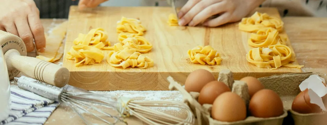Authentic fresh pasta cooking class in Palermo with a local host