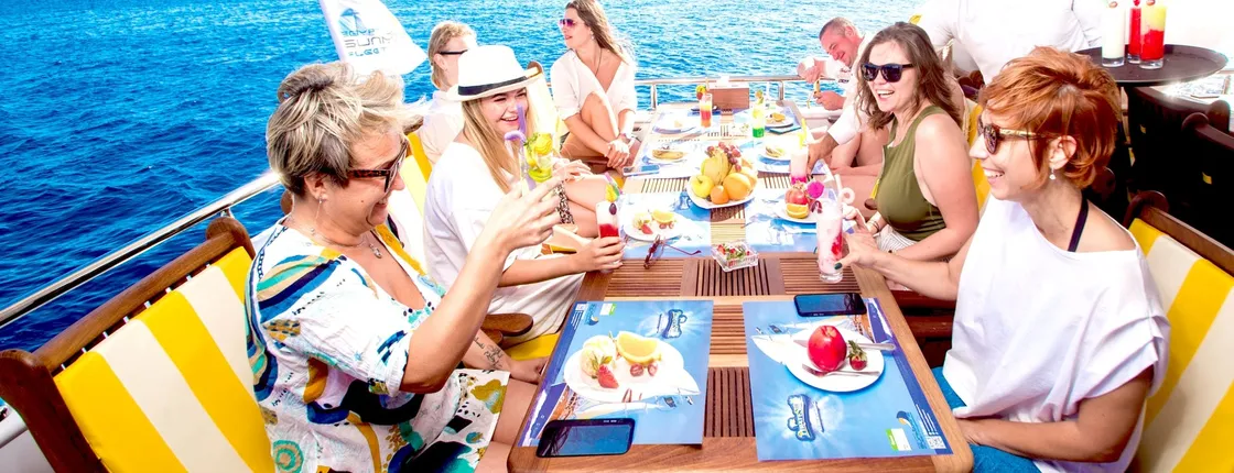 Elite VIP Snorkeling Cruise with BBQ and Seafood Lunch from Hurghada