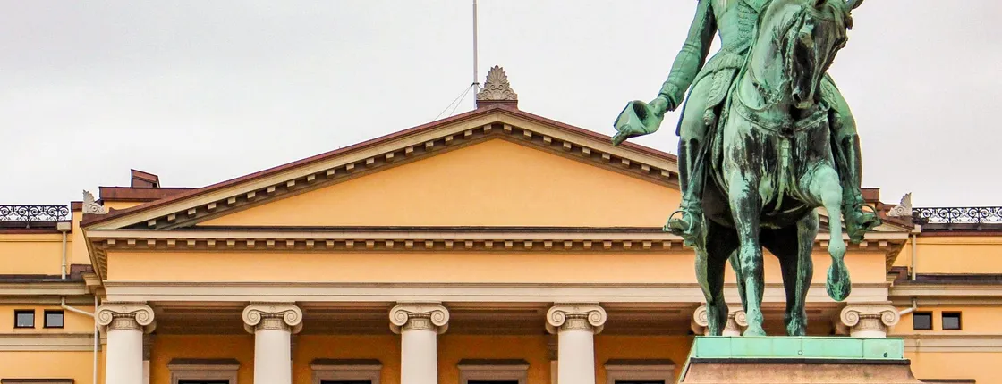 Private historical walk through Oslo with a local