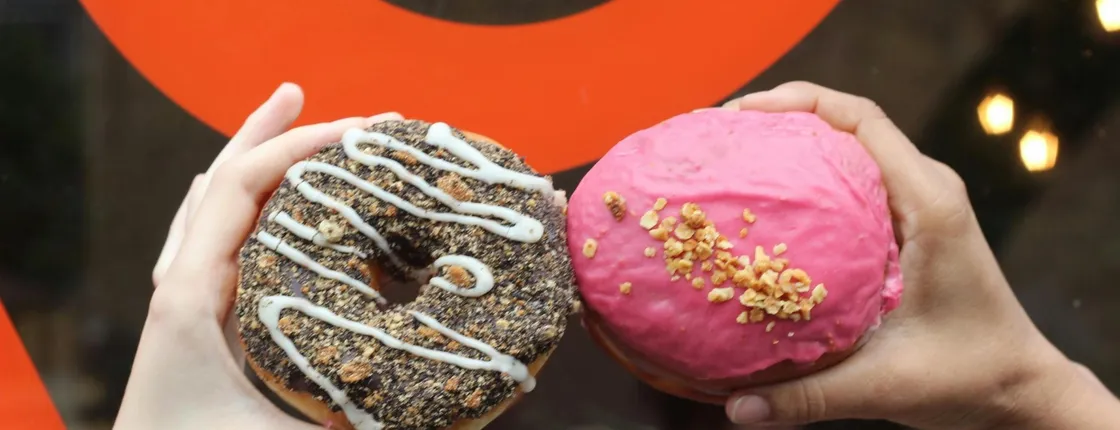 Edinburgh doughnut tour with local history and sweets tasting