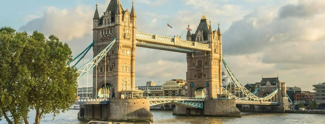 Private architecture walk through London with a local expert