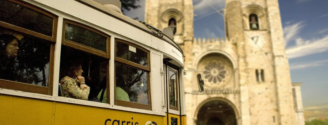 Lisbon hills and parks tuk-tuk private tour