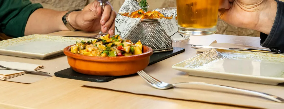 Tapas and wine self-guided tour in Alcudia
