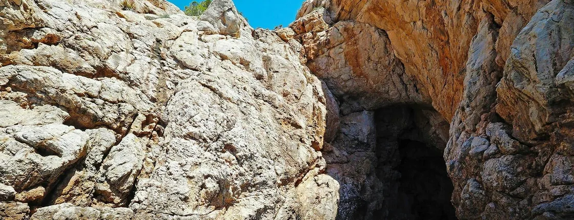 Guided kayak tour to Cala en Tió with Keida
