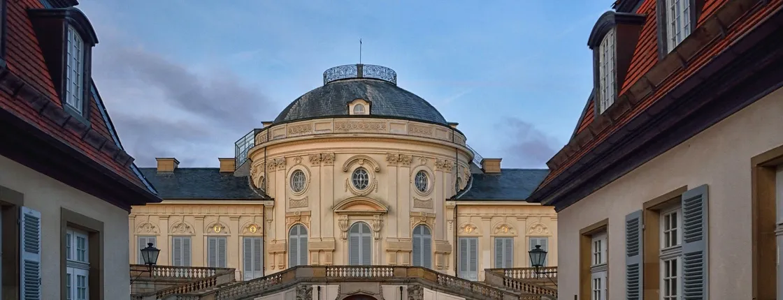 Exclusive private guided tour of the architecture of Stuttgart with a local