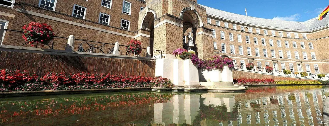 Bristol 1-hour tour with a local