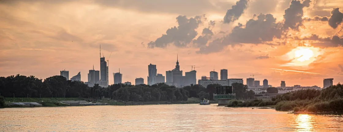 Sunset motorboat cruise on the Vistula river with prosecco