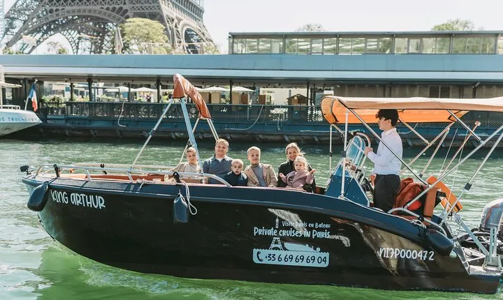 Top Private Cruises in Paris with French Champagne and surprises