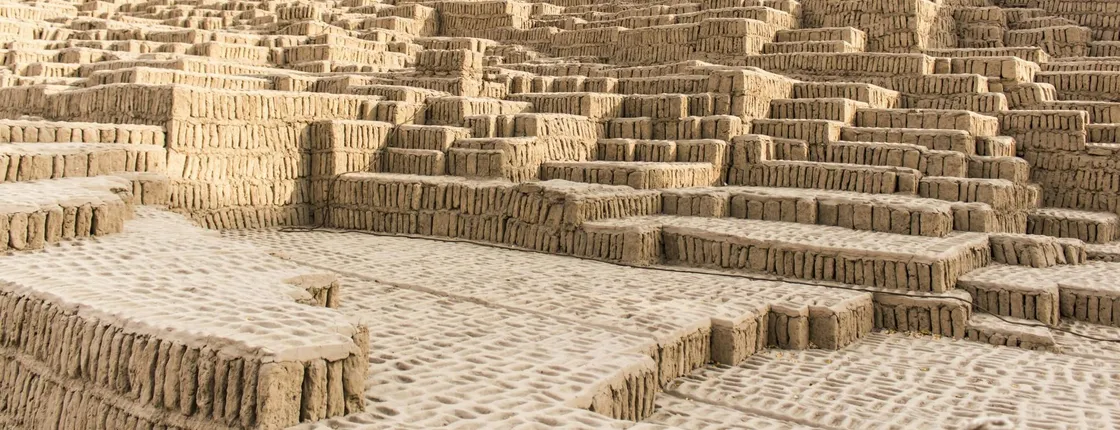 Guided tour to Huaca Pucllana and Huaca Mateo Salado