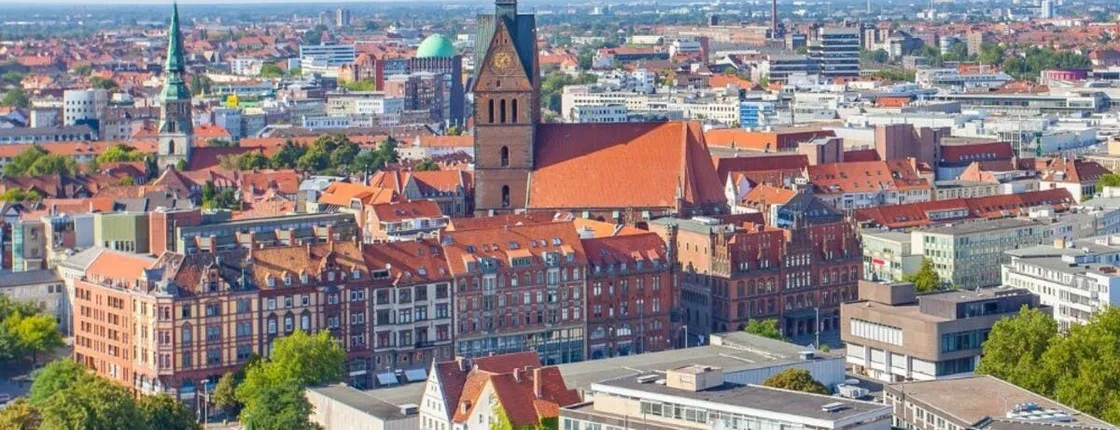 Hannover city highlights walking tour with a local guide