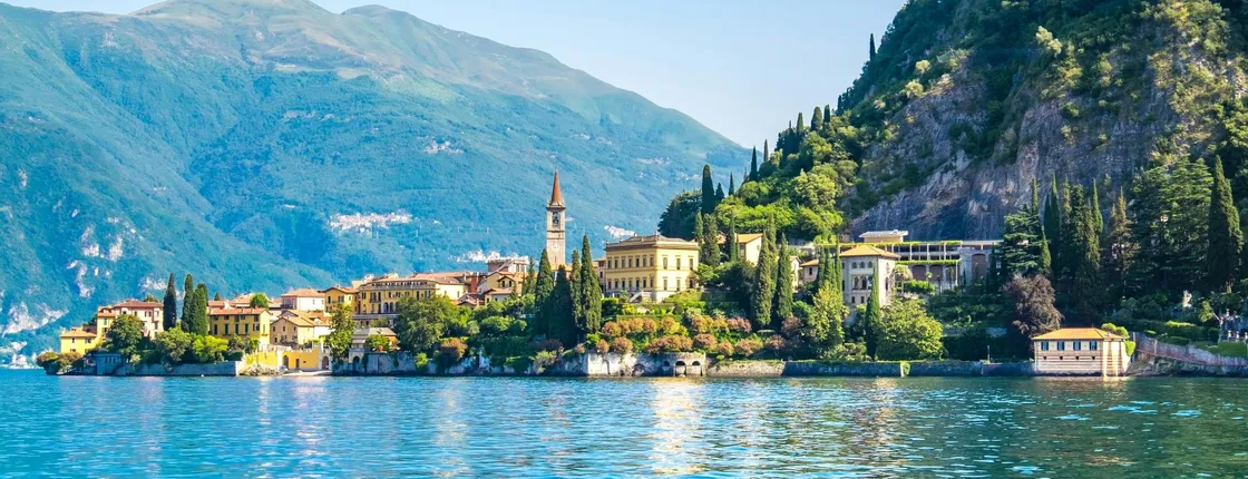 Classic car tour of Lake Como