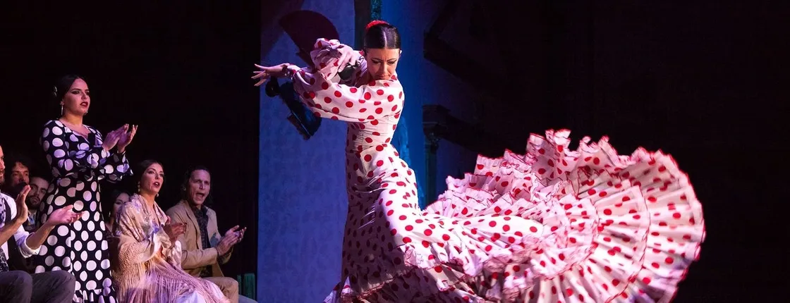 Tablao Palacio Andaluz flamenco show with cava