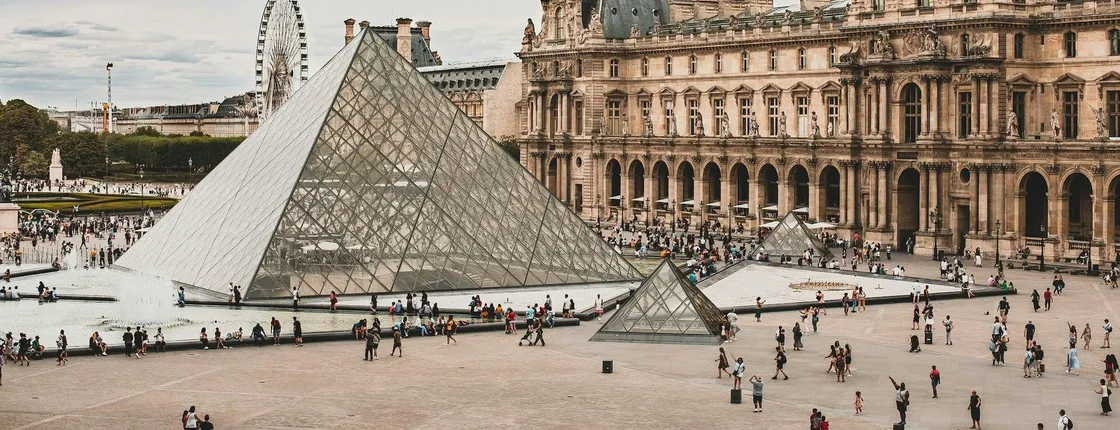 Paris audio tour with Seine bridges and Gothic landmarks