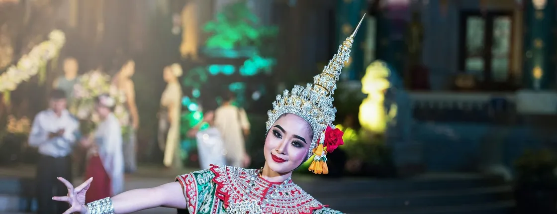 Traditional Thai dinner and dance performance in Bangkok