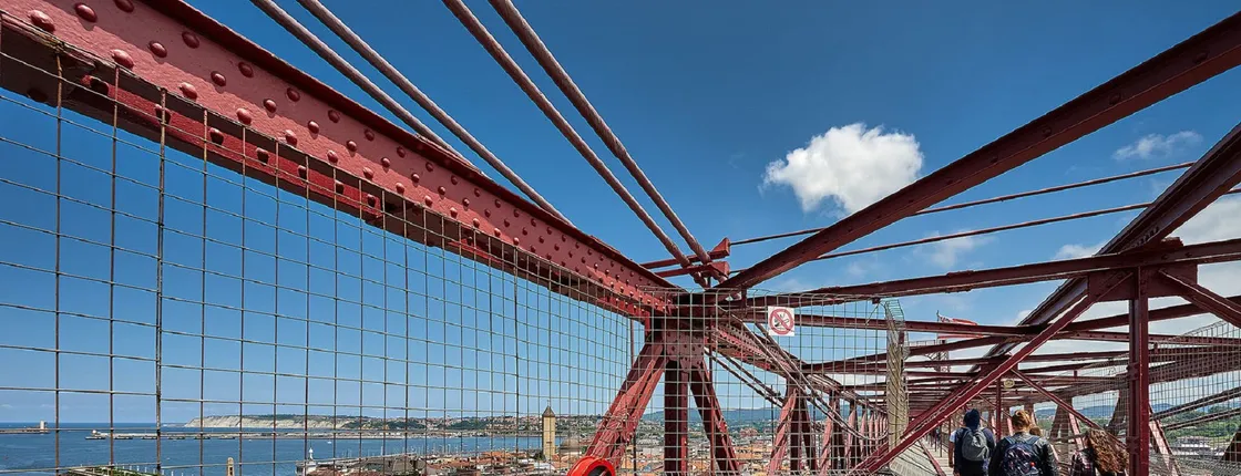 Biscay Bridge, Gaztelugatxe and txakoli tasting small group tour