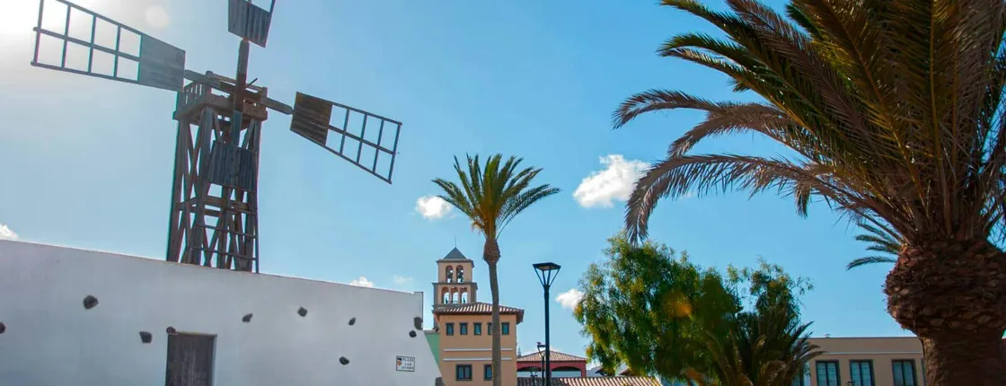 Guided walking tour of Corralejo with local tasting sessions