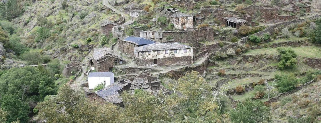 Walking tour in the village of Drave from Arouca with optional meal