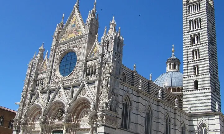Siena Scavenger Hunt & Highlights Self-Guided Walking Tour