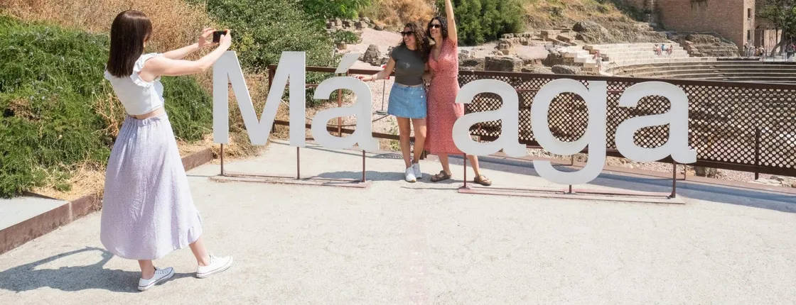 Sites & Bites: Malaga city tour with tapa and wine