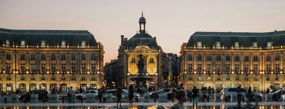 Self-guided audio tour from Quinconces to City Hall of Bordeaux