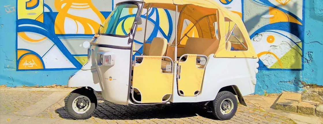 Porto full-day private tour on a tuk-tuk
