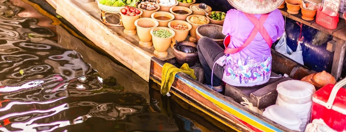 Damnoen Saduak floating market and Maeklong railway guided tour