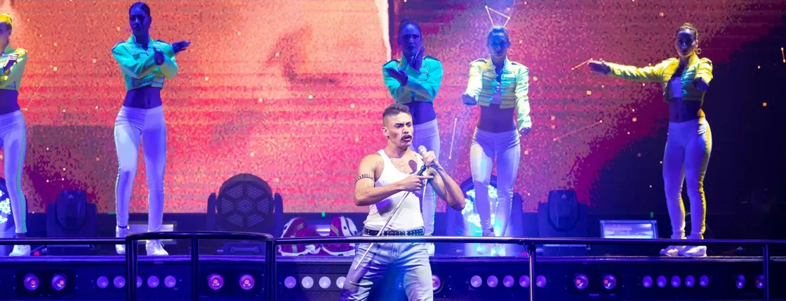 Family-friendly Coco Bongo sunset show in Playa del Carmen