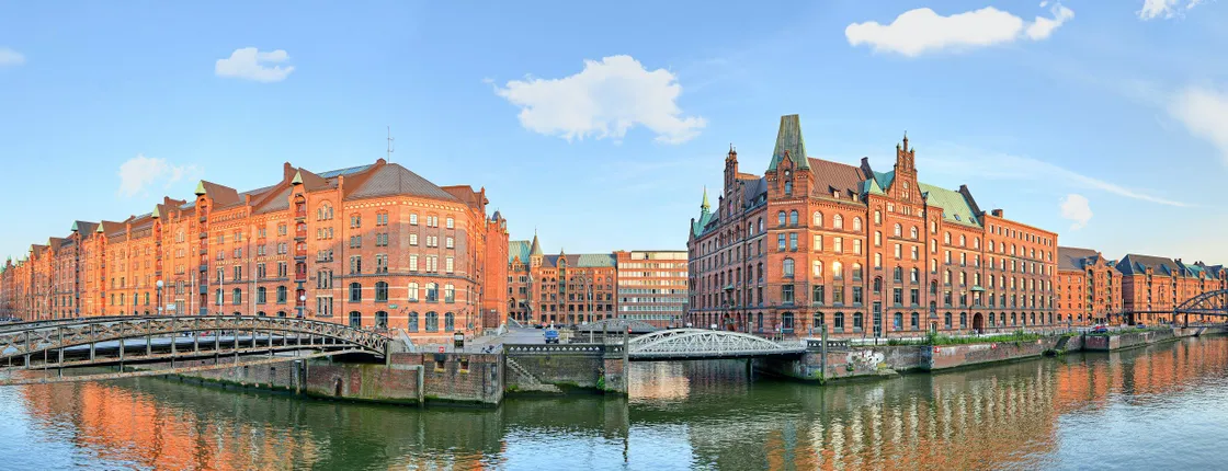 Guided tour through Hamburg's Old Town with highlights