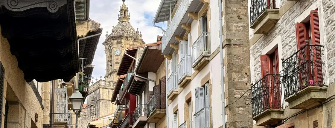 Shared tour of Hondarribia's Old Town and Marina