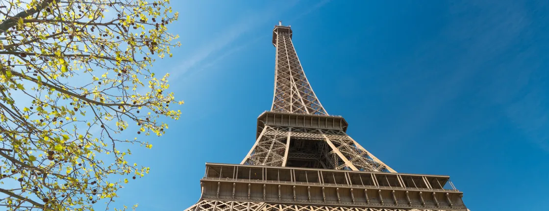 Audioguided visit of the Eiffel Tower with meal on its ephemeral terrace