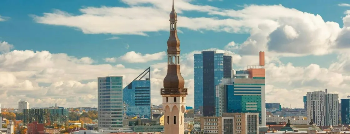 Introductory walking tour of Tallinn with a local guide