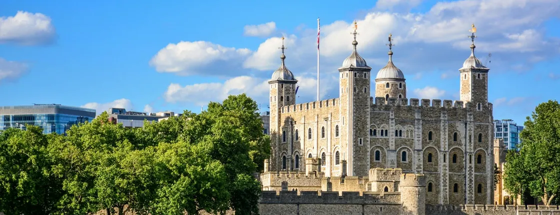 Early access to the Tower of London with Beefeater Opening Ceremony