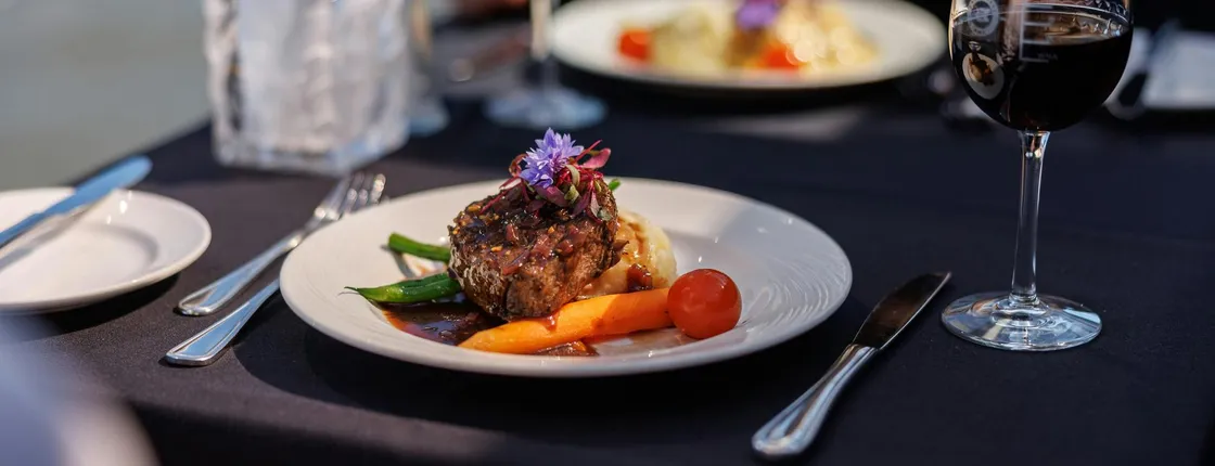3 or 5-course dinner cruise with DJ and dancing in Montreal