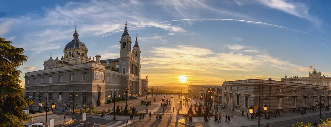 Self guided tour with interactive city game of Madrid